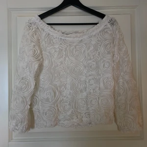 Söt blus - Super söt blus från lookbook store -stl 38 -ej använd -nypris 500