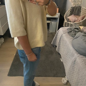 T shirt  - Säljer denna så söta tröja som är lite längre i armarna. Så så fin höst tröja. Jätte gosigt!! Storlek M (kom privat vid intresse 