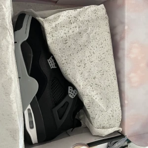 Jordan 4 black canvas - Helt nya storlek 44 med kvitto.