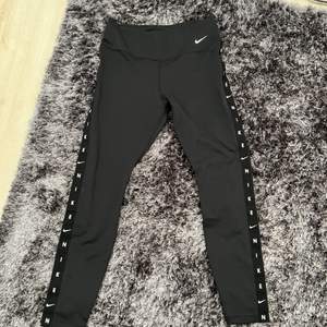 Svarta Nike tights, storlek M  Aldrig använda 