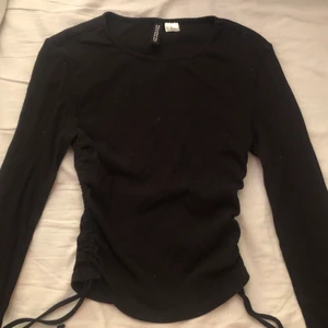 TRE OLIKA TRÖJOR!!! - Endast använd den gråa ca 3ggr (skriv för mer bilder, köpte varje tröja för ungefär 100kr, säljer för 50kr styck)