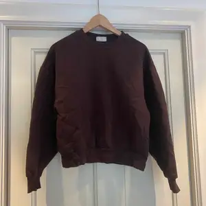 Mysig brun sweatshirt perfekt till hösten🤍 frakt tillkommer kram Ebba 