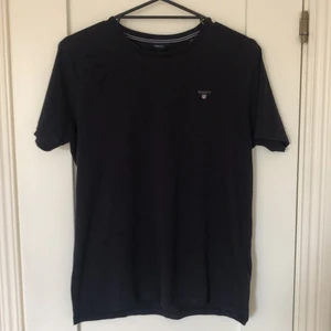 Gant t-shirt stl 170 cm/15 years  - Oanvänd t-shirt från Gant. Köpt på Kids brand store. Stl 170 cm/15 years.