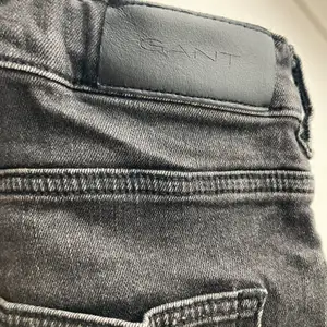 Säljer svart jeans från Gant. Gott skick
