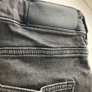 Jeans Gant - Säljer svart jeans från Gant. Gott skick
