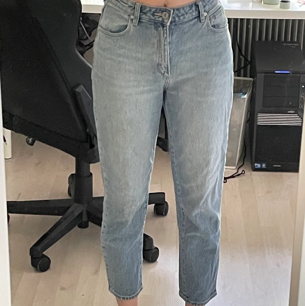 Nya fräscha jeans jag inte använder pågrund av att jag tycker dom är för korta (är 170cm). Jeans & Byxor.