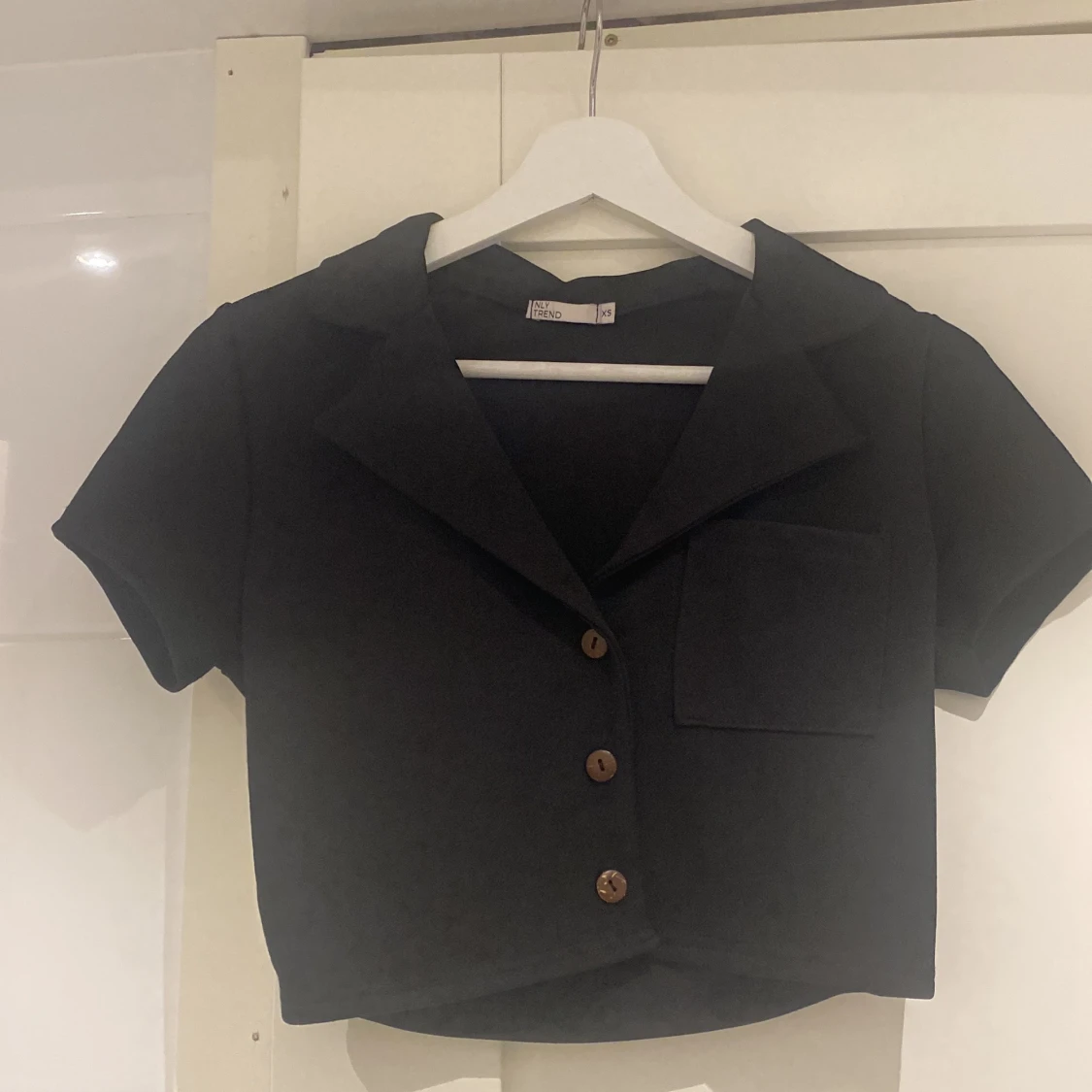 Svart cropped tröja 