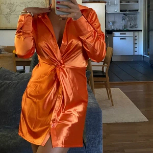 Bombsnygg klänning  - Aldrig använd xs/s