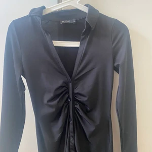 Klänning  - Snygg klänning från Nelly använd 1 gång, är i storlek Xs 