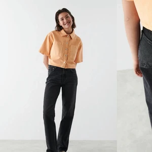 Gina straight slim jeans - Vackra byxor som är trendiga nu till hösten. Köpte de för ett bra tag sedan och de är ganska efterförfrågade. Ni kan såklart få fler bilder på dem så kan privat om ni har några frågor💗