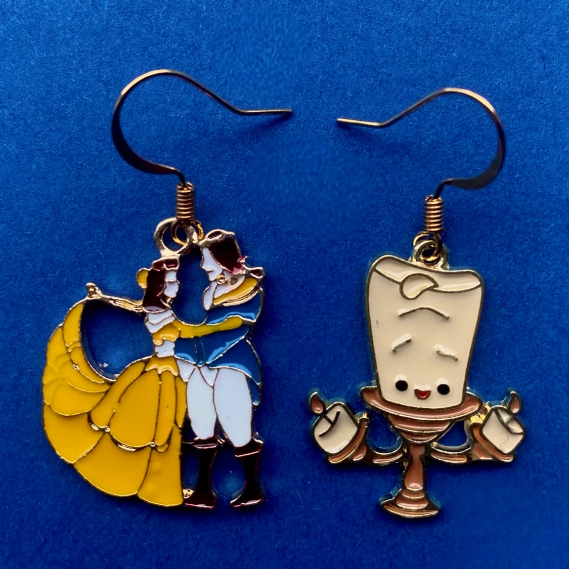 Skönheten och odjuret örhängen 💕