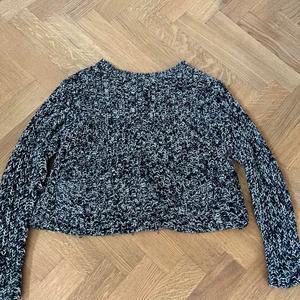 Croppad tjocktröja - Croppad tjocktröja från Ralph Lauren! Tyvärr för liten för mig men väldigt fin på! Knappt använd.