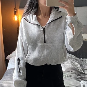 Tröja  - Superfin lite sportigare tröja i storlek xs