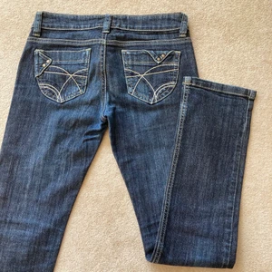 Lågmidjade jeans  - Lågmidjade jeans i fint skick!  100+frakt betalas med swish!