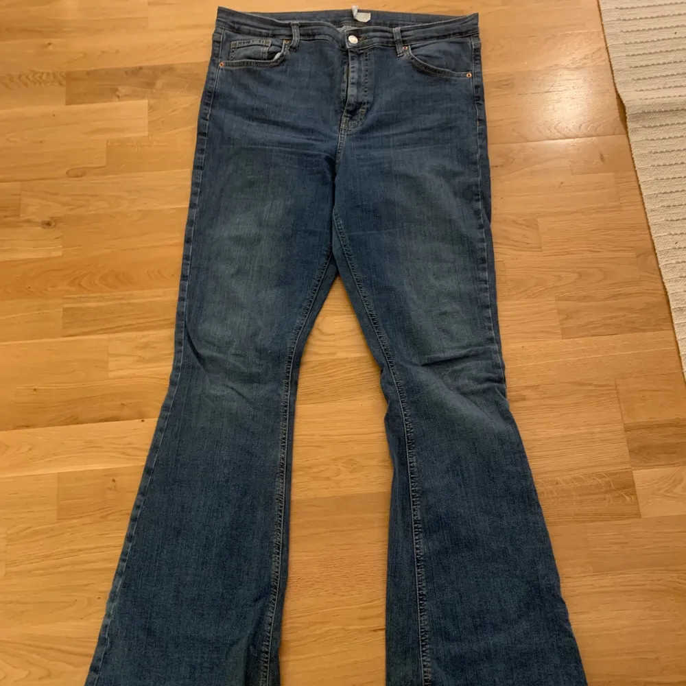 Bootcut jeans från Zara. Jeans & Byxor.