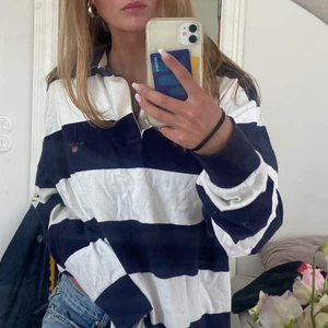 Gant  - Säljer denna super fina tröjan från Gant!  (Tryck inte på köp direkt)