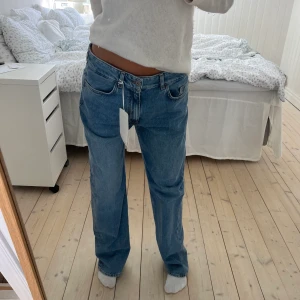 COS Jeans - Säljer dessa super snygga jeans från cos! Jeansen är helt nya och aldrig använda då jag inte hann skicka tillbaka dom. 💞
