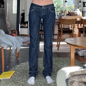 jeans - Ascoola lågmidjade jeans<3.      Sälj typ bara för att jag har för många jeans. Står att dem är strl 38 men passar mig som är 34💗💗