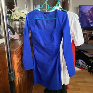 Klänning  - Inkl frakt 