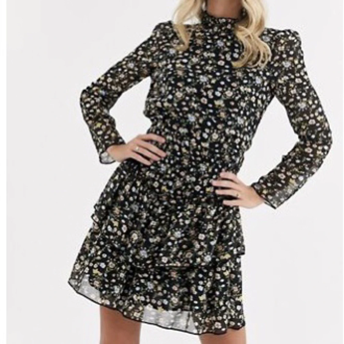 Blommig volang klänning