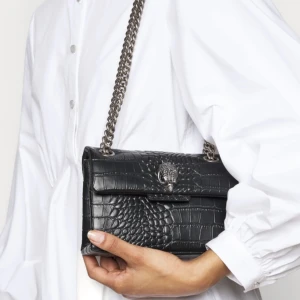 Kurt Geiger väska - Kurt Geiger väska i svart! nyskick, köpt för ca 1800 kr!!💓💓