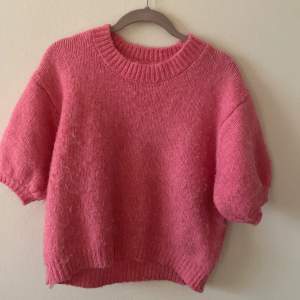 En fin rosa stickad tröja från zara i storlek S! 200 kr ink frakt