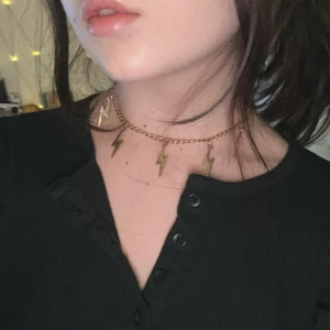 Blixt halsband❤️ - Aldrig använd, trendig !