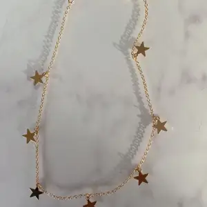 Super fint halsband med stjärn detaljer! 💗💗