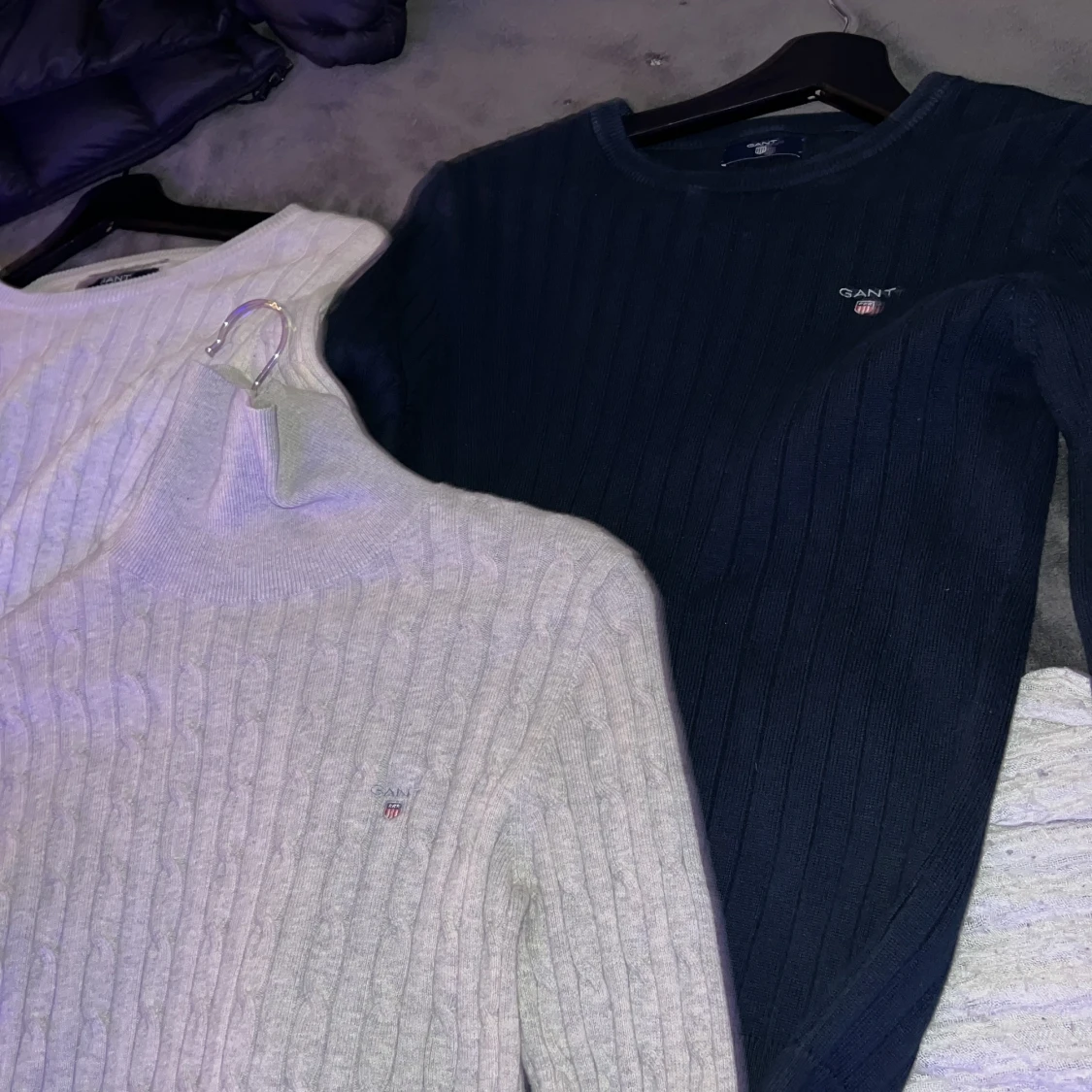 4 Gant Stickade tröjor. - 91