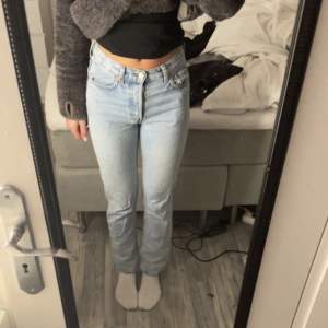 Jeans från weekday som tyvärr är lite för korta på mig som är 170. Men annars superfina och sköna.