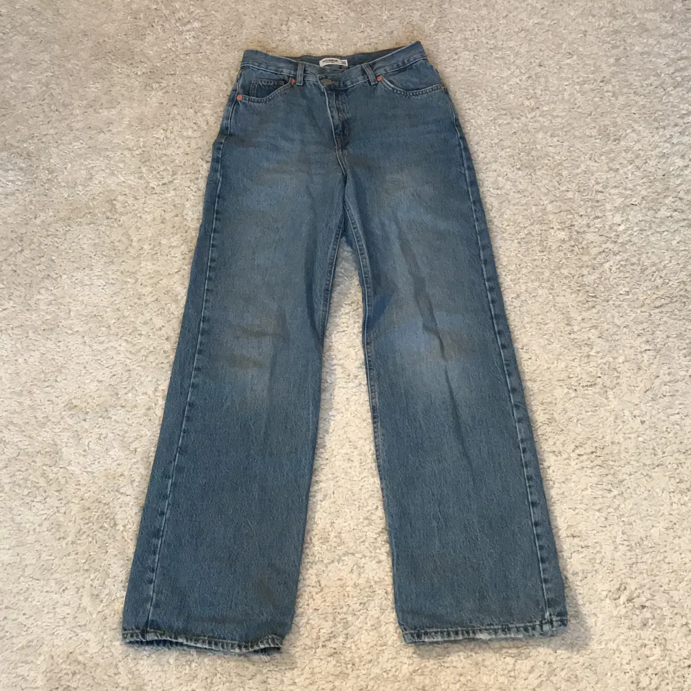 Jeans från pull&bear, straightleg, strl 36, nästan oanvända😊💕. Jeans & Byxor.