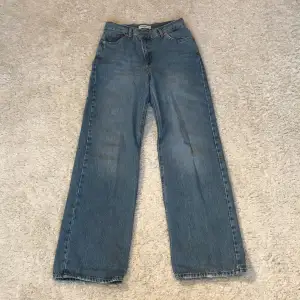 Jeans från pull&bear, straightleg, strl 36, nästan oanvända😊💕