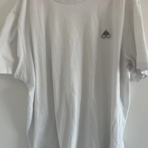 Moose knuckles T-shirt  - Stolek m  Skick okej 