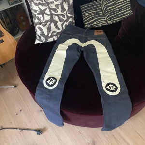Evisu jeans - Evisu jeans i storlek midja:30 längd:34