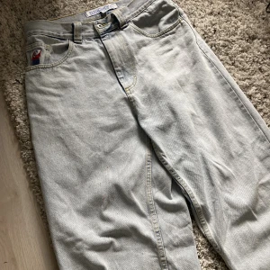 Polar Big Boy  - Hej jag säljer nu dessa Polar Big boy, dem har några röda färgfläckar dem syns men dem är små (bild 3) dem är lite slitna längst ner, Fråga gärna om flera bilder. Pris kan diskuteras 👍😁