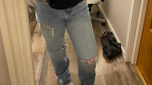 Säljer dessa snygga jeans från Gina som tyvärr inte används! Fint skick! 