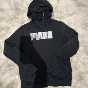 Puma hoddie - Puma hoddie, lite ut tvättad i materialet inuti