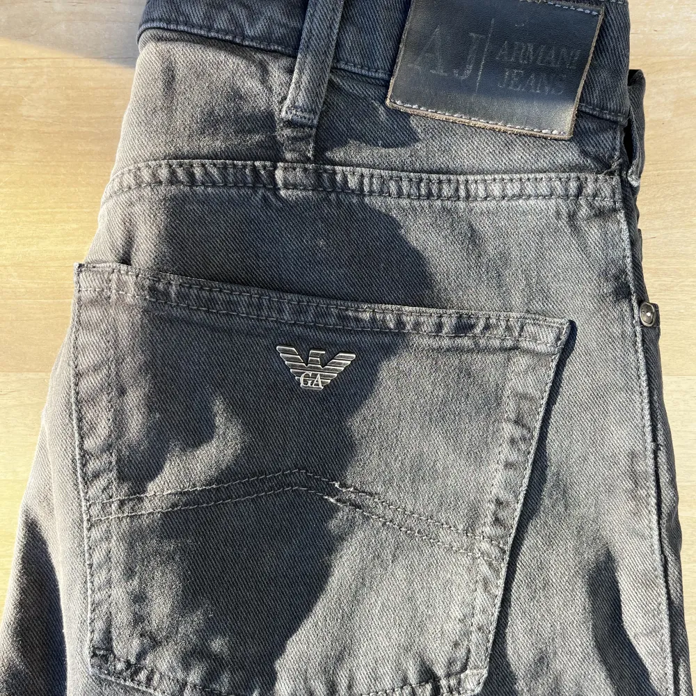 Fina Armani jeans. Vid fler frågor eller funderingar kom DM!. Jeans & Byxor.