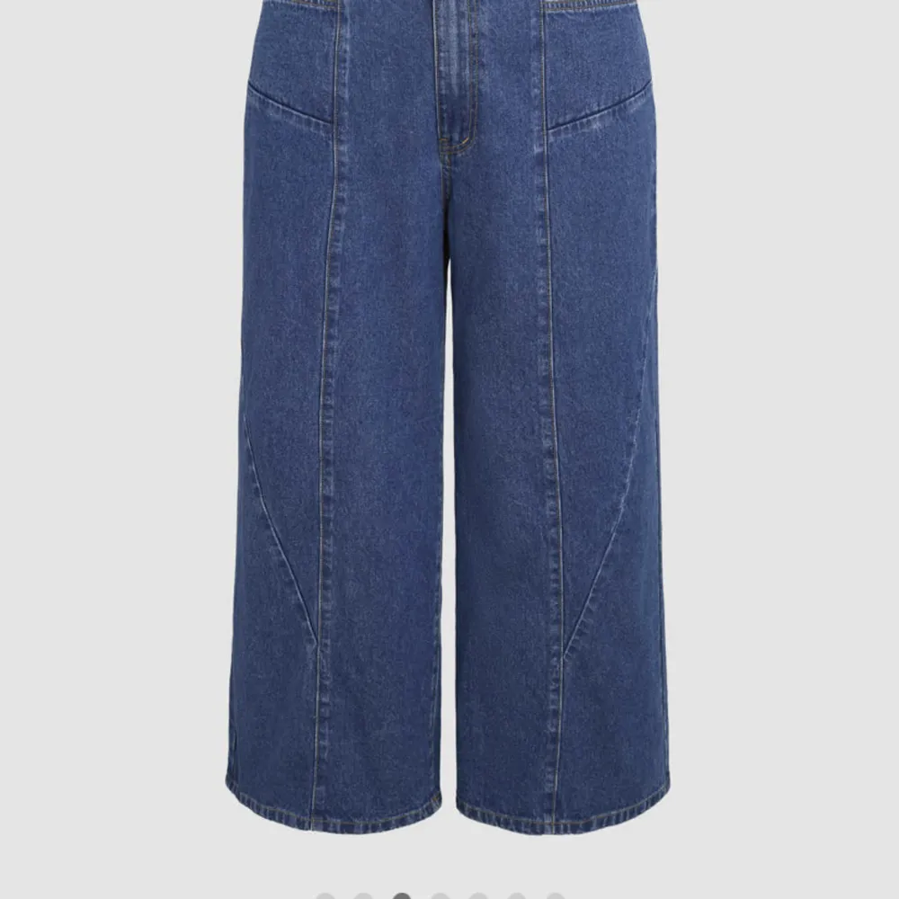 Fina jeans, aldrig använda.. Jeans & Byxor.