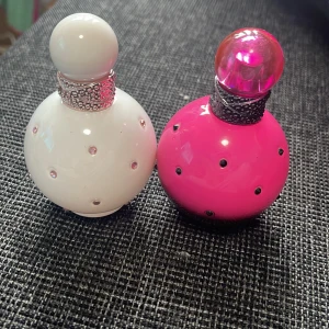 Britney Spears  - Säljer dessa två för 150 kr inkl frakt 