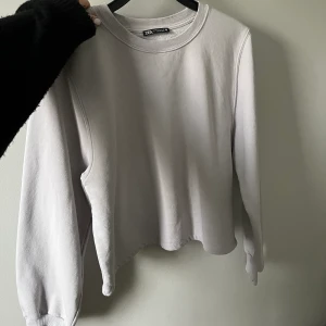 Ljusgrå sweatshirt  - Ljusgrå sweatshirt från zara