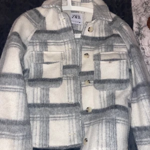 Kappa - Säljer min kappa från zara använt få tal gånger arnas helt ny