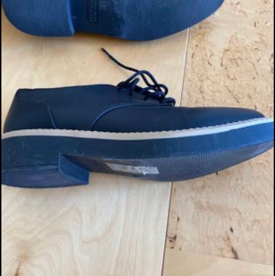 Skor 150 kr st 200 för båda - 90