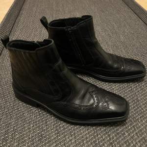 Coola boots från Ecco som knappt är använda och i väldigt fint skick! Köptes för 1195kr. 