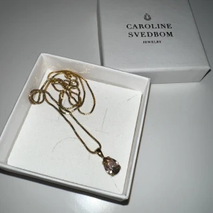 Caroline svedblom halsband  - Som ny. 
