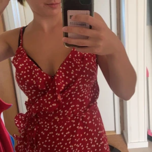 Klänning  - Fin omlott klänning. Finns även i svart om intresse finns🥰