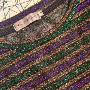 Light transparent top, M - Very light and semi transparent 