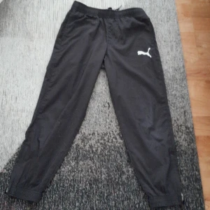 Puma - För små byxor så jag säljar