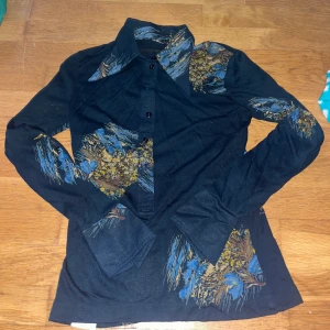 oanvända skjortor från 70 - Alla är i jätte fint skick, behöver bara strykas och en tvätt eftersom de luktar vind! 70 kr då för en skjorta. Frakt ingår ej 