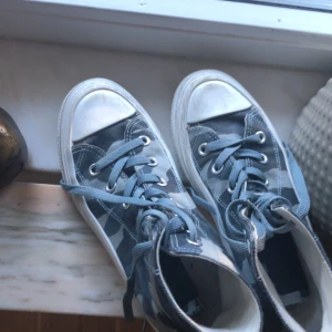 Kamouflage skor strl 37 - Jag säljer nu mina fina kamouflage skor i strl 37. De är i väldigt bra skick där av priset💘 